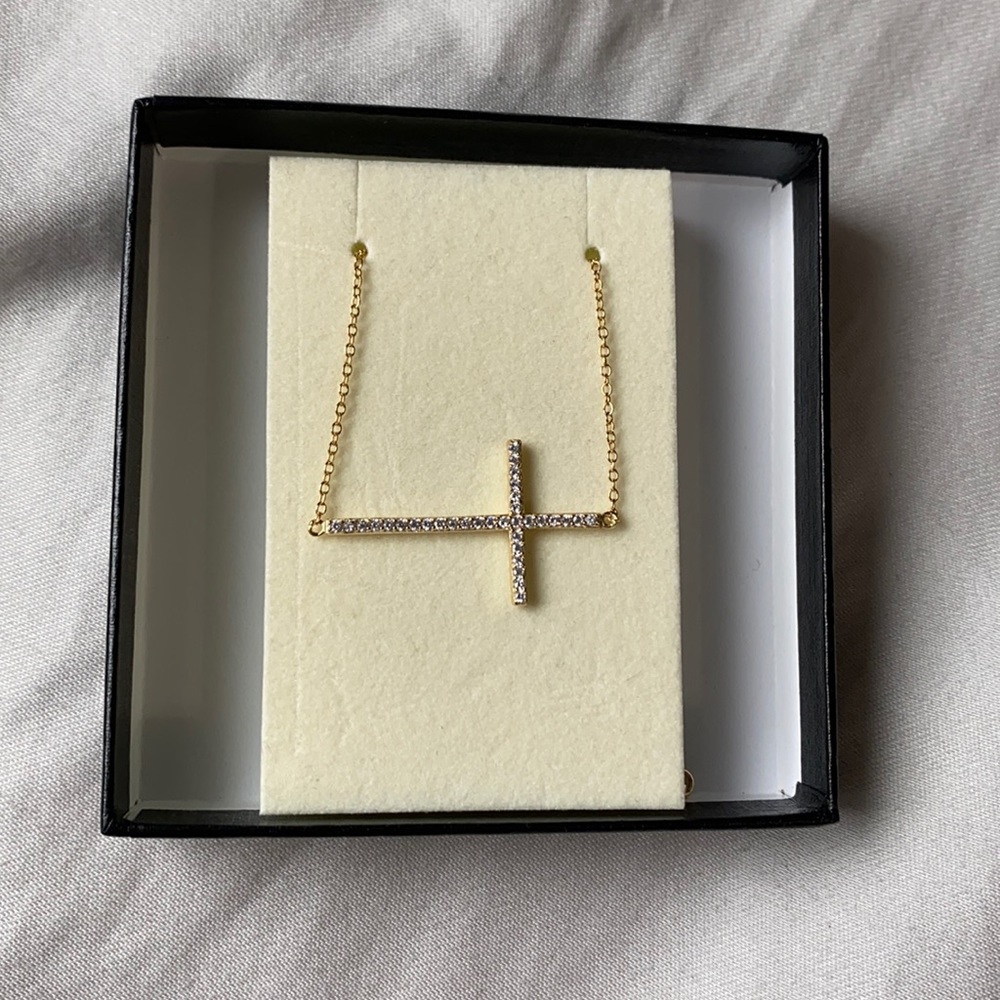 Diamond gold cross necklace